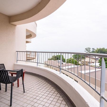 Romantic Couple Suite + Beach-Front Balcony Танджунг-Бунга Экстерьер фото