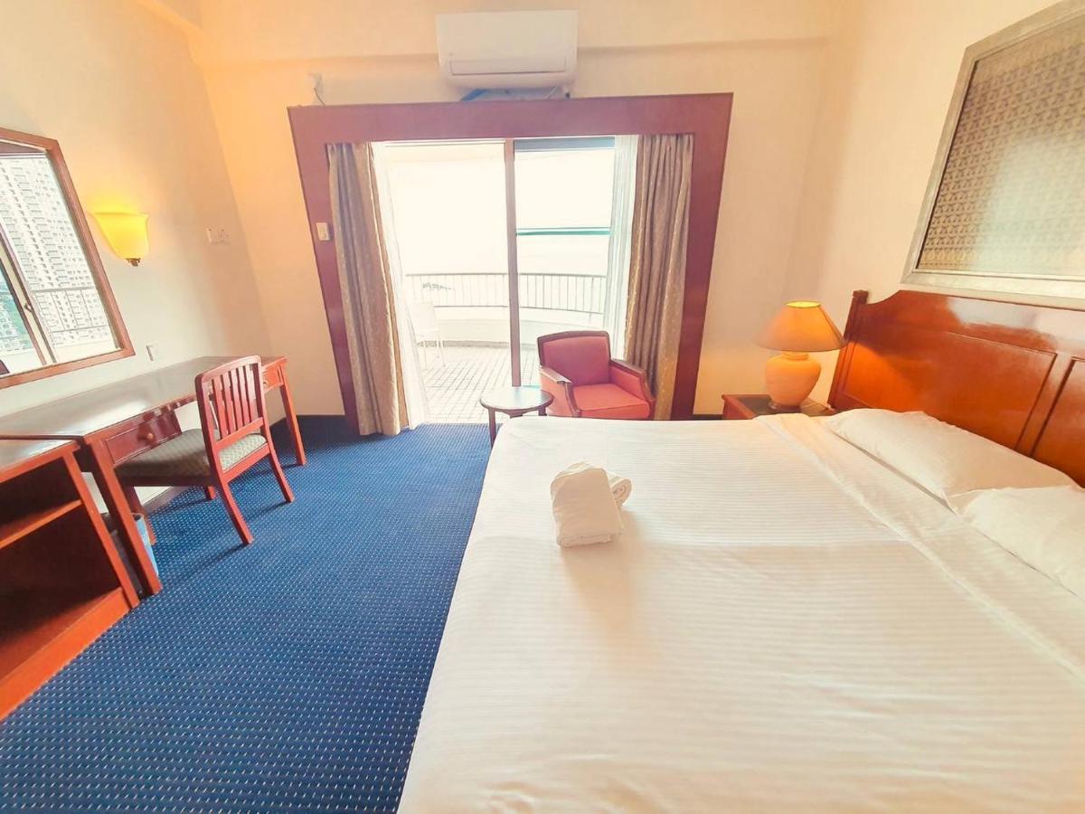 Romantic Couple Suite + Beach-Front Balcony Танджунг-Бунга Экстерьер фото