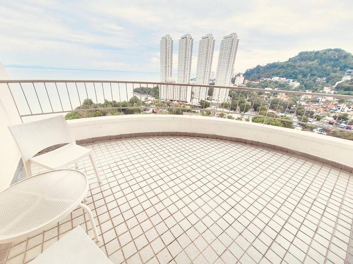Romantic Couple Suite + Beach-Front Balcony Танджунг-Бунга Экстерьер фото