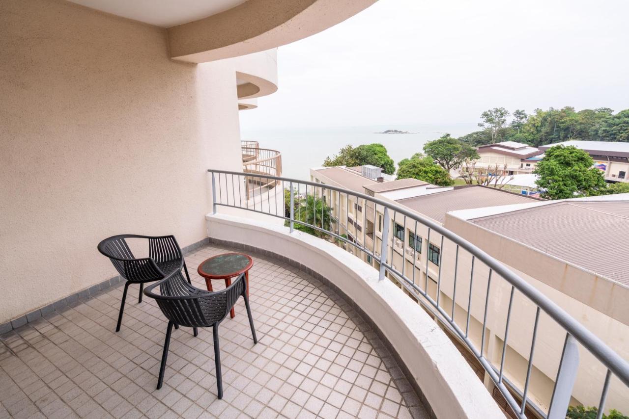 Romantic Couple Suite + Beach-Front Balcony Танджунг-Бунга Экстерьер фото