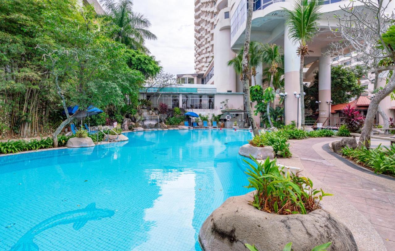 Romantic Couple Suite + Beach-Front Balcony Танджунг-Бунга Экстерьер фото
