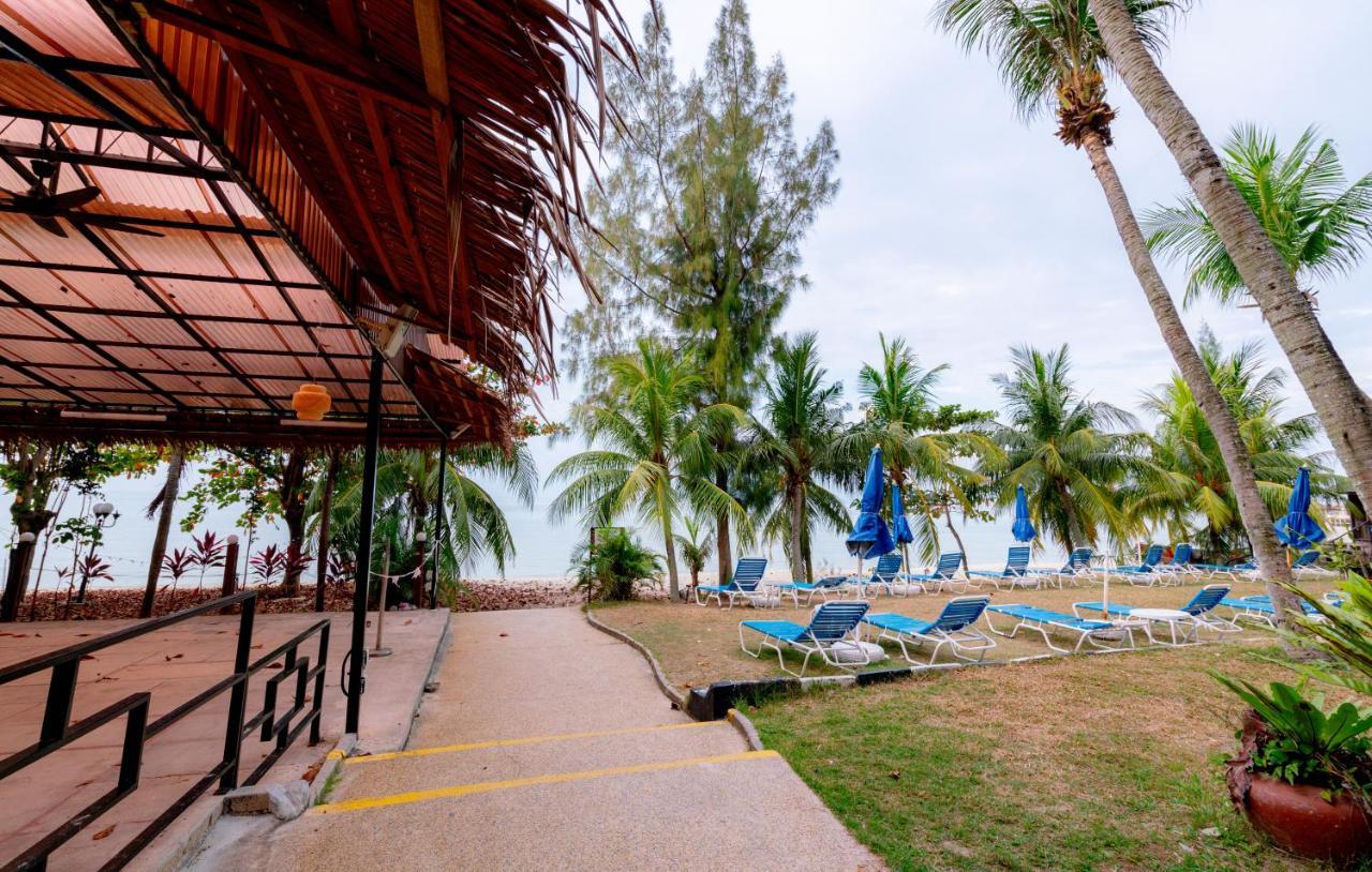 Romantic Couple Suite + Beach-Front Balcony Танджунг-Бунга Экстерьер фото
