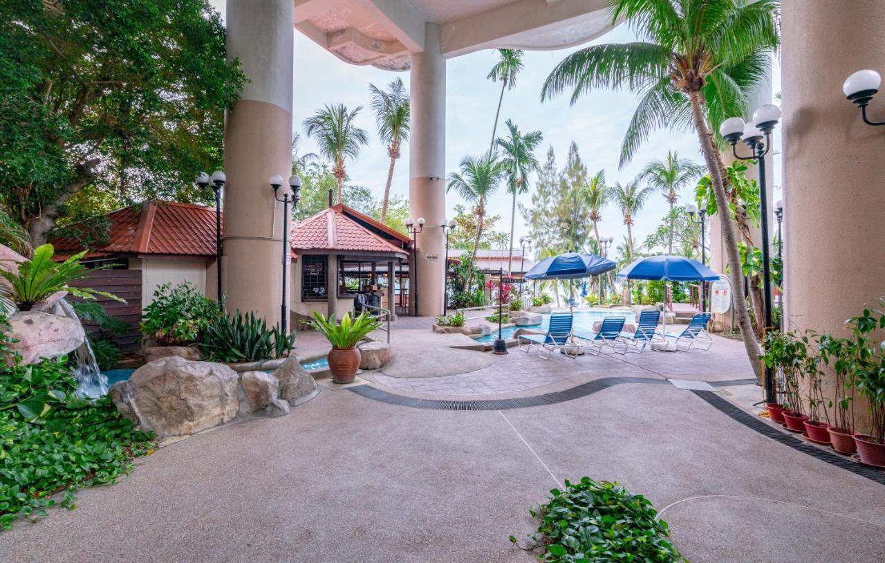 Romantic Couple Suite + Beach-Front Balcony Танджунг-Бунга Экстерьер фото